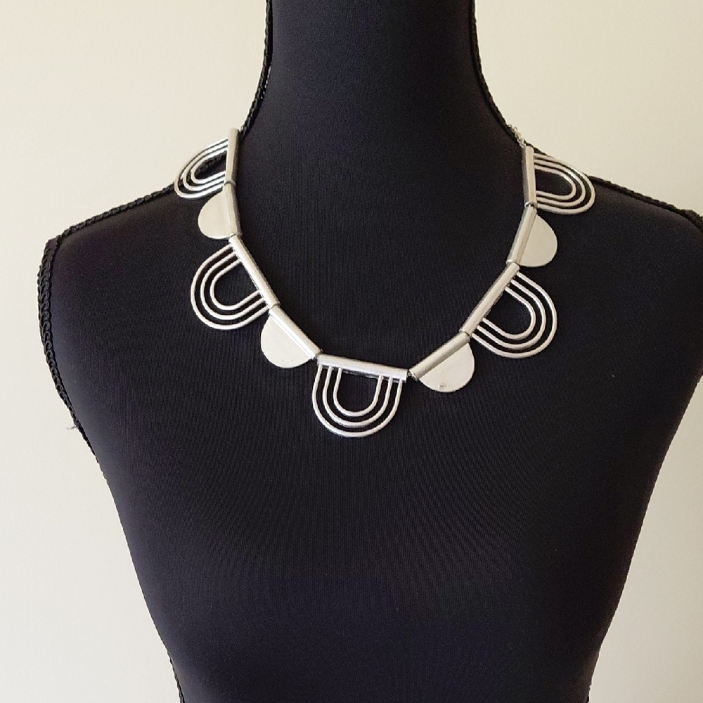 Silver Geometric Statement Necklace - Modern Women Jewelry